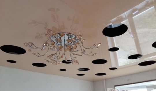 глянцевый потолок