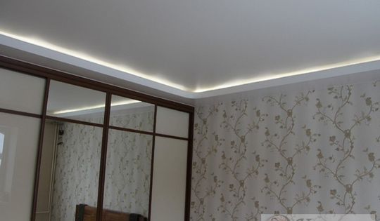 потолок в спальную комнату