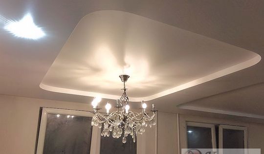 потолок в гостинную