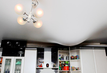 Ремонт потолка после затопления